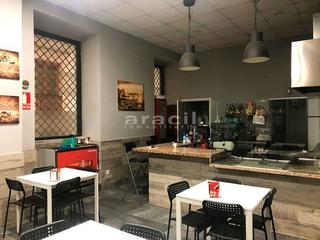Local commercial  Carrer sant nicolau. Local en perfectas condiciones en pleno centro de alcoy.