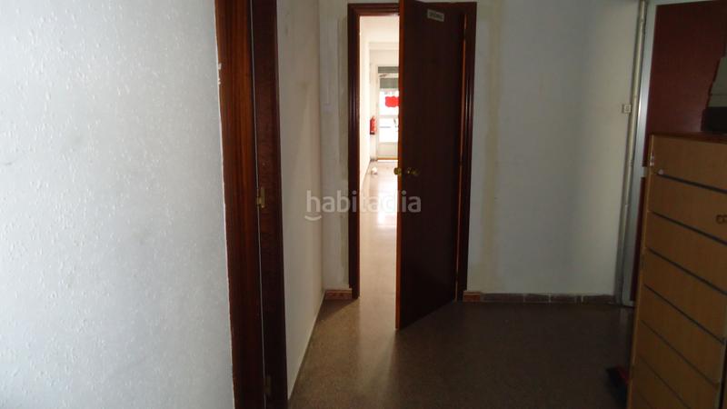 Foto 061a7388-4fb4-4de8-8801-0f40978482d1. Alquiler local comercial local con bastante amplitud en Alcoi