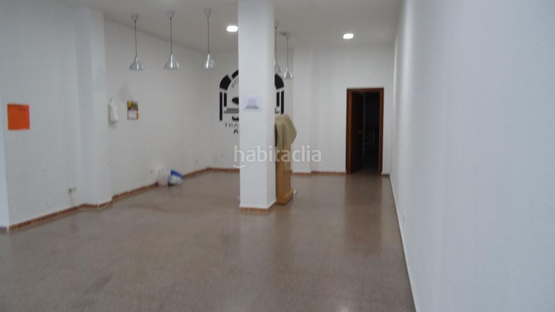 Foto 74adfacb-9f96-4afe-a798-1a6e7b095b56. Alquiler local comercial local con bastante amplitud en Alcoi