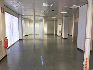 Lloguer Oficina  Carrer el camí. En alquiler local esapcioso para poder hacer cualquier cosa