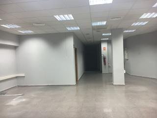 Location Local commercial à Zona Nord. Local para utilizarlo principalmente como oficina