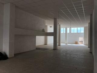 Location Local commercial  Carrer el camí. En venta local con finca seminueva