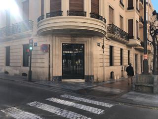Location Local commercial  Plaça pintor gisbert. Local situado en el corazón financiero de alcoy