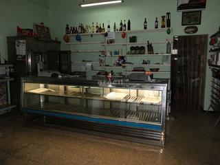 Local Comercial  Plaça jaume el conqueridor. A la venta local acondicionado para bodega/tienda o cochera