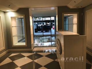 Rent Business premise  Avenida alameda camilo sesto. Gran local comercial en chaflán en ensanche