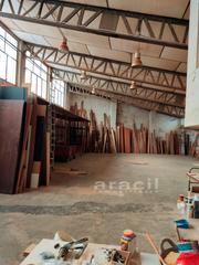 Location Local commercial  Carrer sant eloi. Local comercial en zona norte – 400 m² con oficina y acceso para
