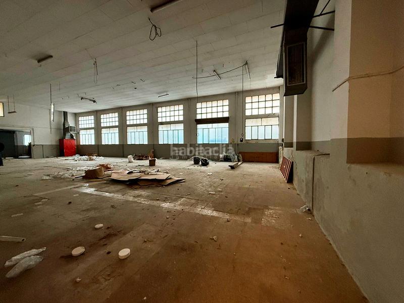 Foto a1a7f5ea-e255-42ac-b493-b1416d9d3f94. Nau industrial a carrer montcabrer 71 a Batoi Alcoi