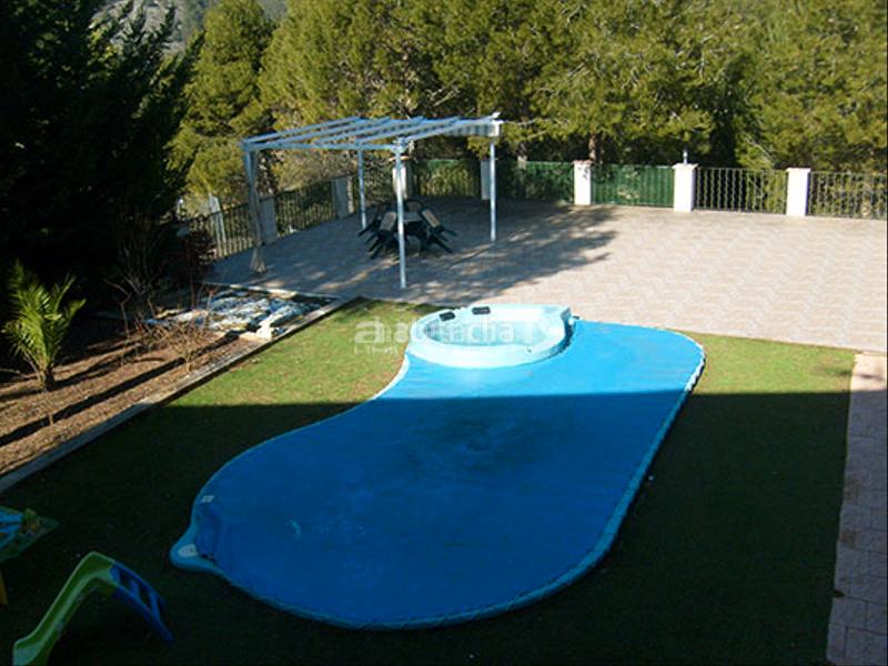 Foto 144c7004-15ba-4a2a-98eb-77cf3a9a5d3b. Xalet amb calefacció aparcament piscina a Batoi Alcoi