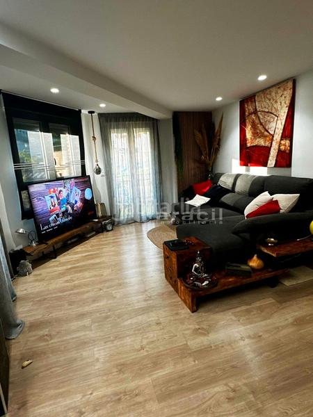 Foto f01db84e-eef6-4956-afbf-b6c504a8d36f. Pis a carrer reconquesta 22 a Eixample Alcoi