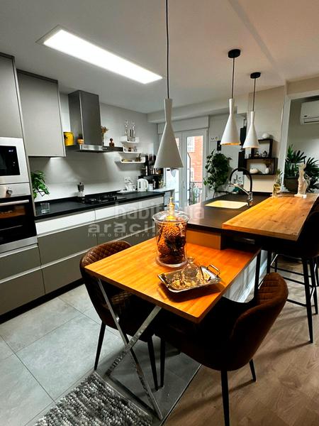 Foto ffd8c729-8900-43f7-9844-a4e8203430f5. Pis a carrer reconquesta 22 a Eixample Alcoi