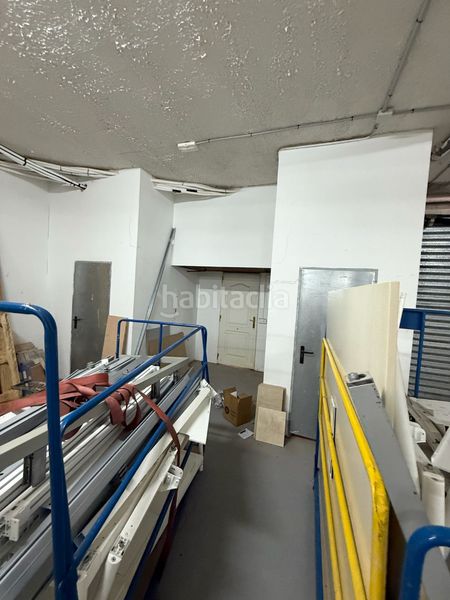 Foto 87efa638-bcb8-4b82-a6c7-3b668a2ba7bd. Local comercial amb calefacció a Zona Nord Alcoi