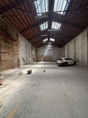 Miete Fabrikhalle in Zona Nord. Alquiler de nave en calle mestre laporta, 5