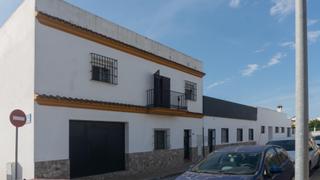 Casa a El Rocío - La Milagrosa. Casa en avenida juan carlos i con local y azotea