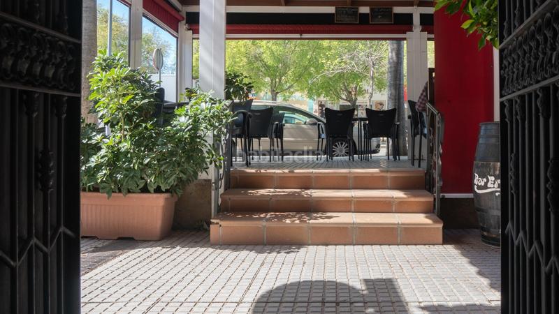Foto 0e19eab5-7bbc-4154-9dfc-23d60a4cc795. Local comercial bar con vivienda en zona norte en Jerez de la Frontera