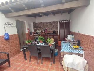 Pis a El Carmen. Piso en venta en el centro de san fernando con patio privado