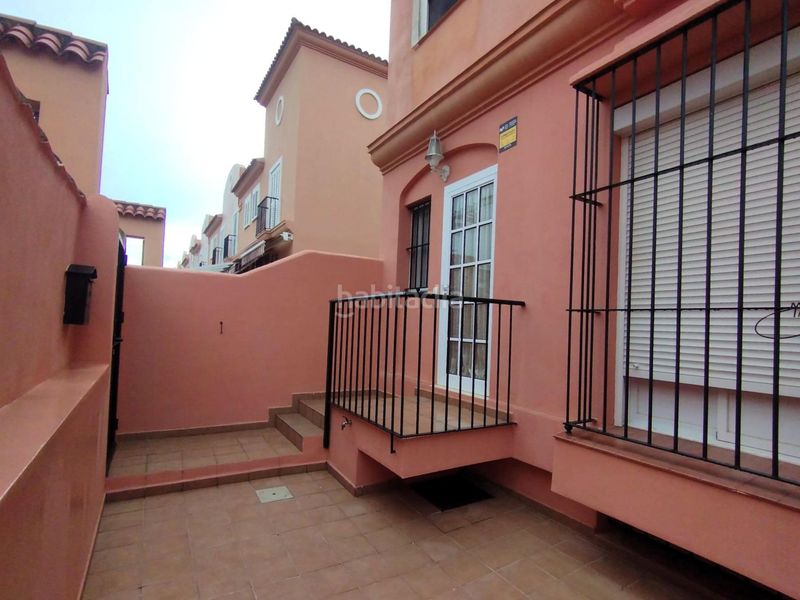 Foto 0cf934b8-825b-44cb-9d96-462ba43215d2. Casa adossada amb aparcament a Camposoto - Gallineras San Fernando