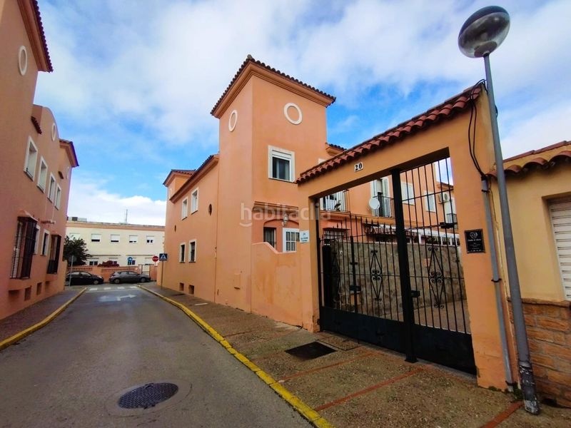 Foto bd1d8e0e-7585-4a58-b40d-3037aed780b1. Casa adossada amb aparcament a Camposoto - Gallineras San Fernando