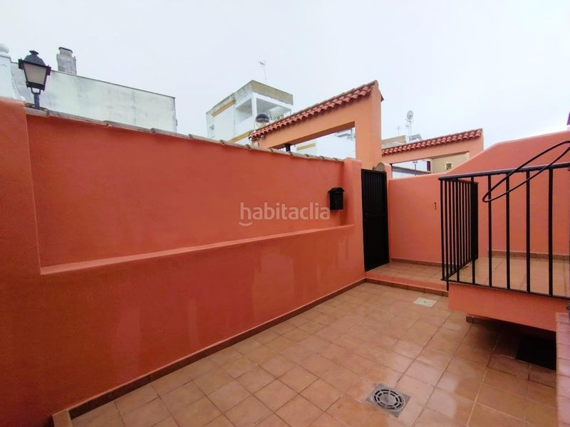 Foto bd8cf36d-20bd-4935-85a0-b06d27604da0. Casa adossada amb aparcament a Camposoto - Gallineras San Fernando