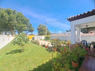 Xalet a Las Lagunas - Campano. Chalet con 500m2 de parcela a solo 3 km del mar  oportunidad en
