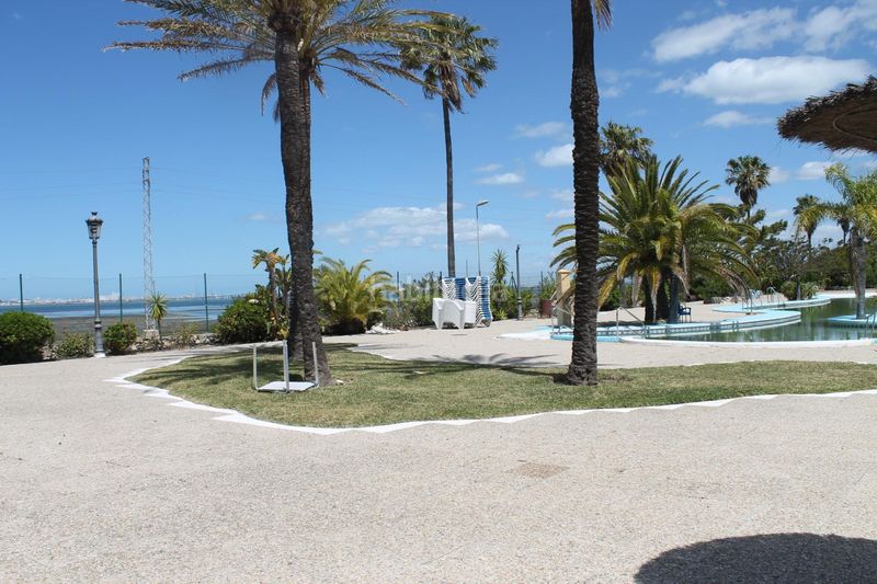 Foto 56cff36d-7a31-4b79-82ab-d0fa17789cc5. Estudi amb piscina a León Herrero - Bahía sur San Fernando