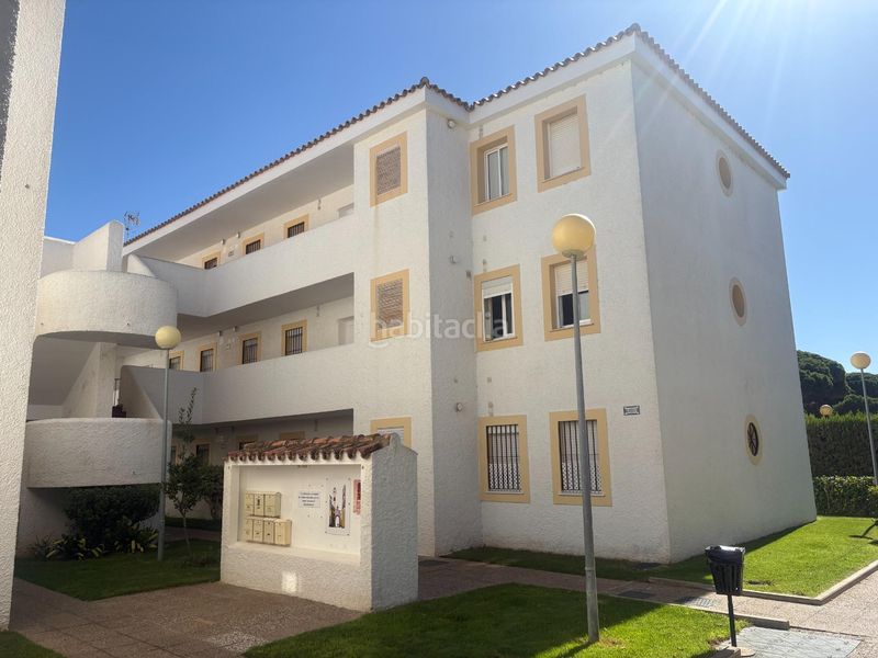 Foto b3a56421-bffb-49c4-8131-9f88d6c39a41. Alquiler piso alquiler piso en urb. pinar de la almadraba temporada escolar en Rota