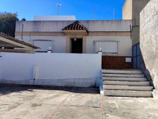 Casa en N�cleo urbano. Casa en una sola planta con azotea privada y parcela urbana anex