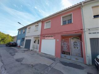 Maison jumelée à Libertad 38. Bonito adosado cerca del pueblo y en una zona tranquila con pati
