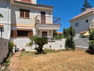 Casa aparellada a Calle Baldomet 17