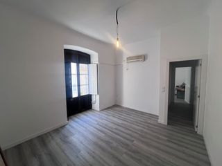 Flat in Calle melchor cobo medina 1. Piso 2 dormitorios totalmente reformado ! garaje incluido!!!!asc