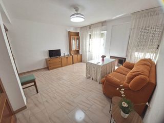 Piso en Santa Rosa - Valdeolleros. Piso ideal para parejas que comienzan o inversores