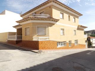Chalet  Calle goya. Chalet con negocio