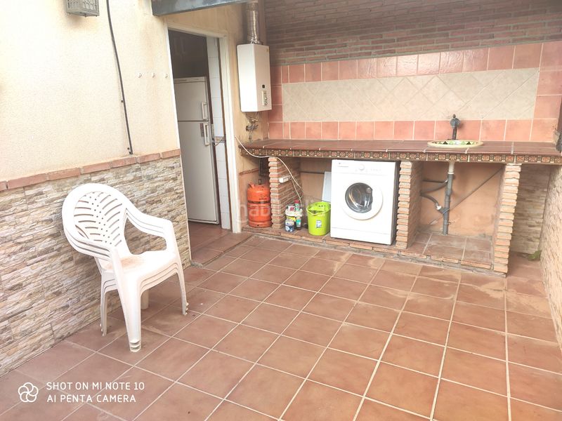 Foto bcd71941-cf11-45d4-8f5d-ecb1bb59f2d1. Xalet amb xemeneia calefacció aparcament a Barrio de la Vega Monachil