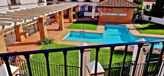 Location Appartement à Calle duque de arcos 10. Dúplex de temporada con dos terrazas, piscina y espectaculares v