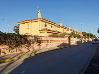 Xalet a Santa cristina de 1. Chalet independiente de dos plantas en las mogarizas.