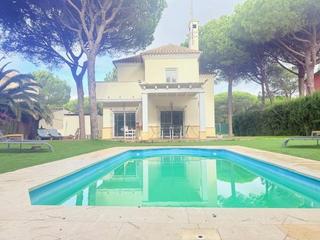 Chalet in Novo Sancti Petri. Chalet independiente con piscina y vistas al golf  loma sanctipe