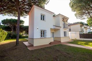 Xalet a Novo Sancti Petri. Chalet independiente con piscina y vistas al golf  loma sanctipe
