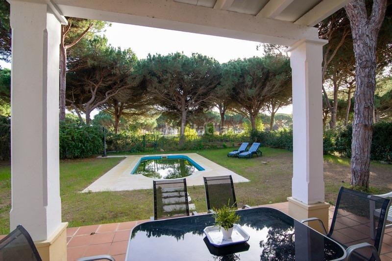 Foto 40b50ba6-f366-46a0-8bf4-f99a5577e601. Xalet amb aparcament piscina a Novo Sancti Petri Chiclana de la Frontera