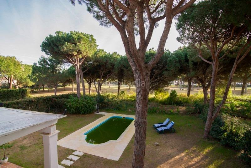 Foto d0aa7a33-85f5-474e-8755-47a182696cdd. Xalet amb aparcament piscina a Novo Sancti Petri Chiclana de la Frontera