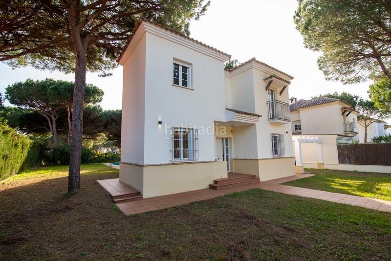 Foto de6949ed-d7a4-40d2-bbed-c41618243d55. Xalet amb aparcament piscina a Novo Sancti Petri Chiclana de la Frontera