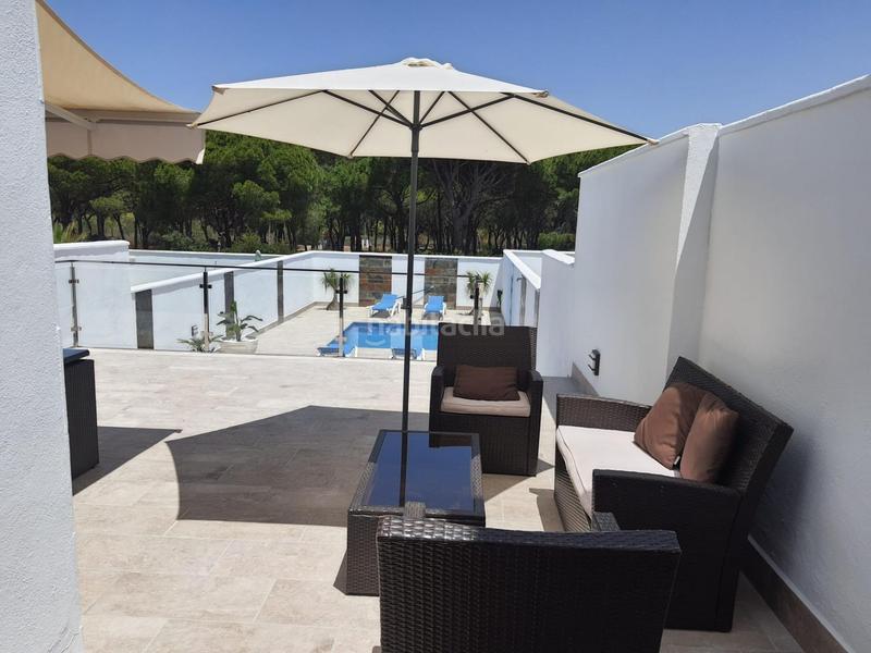 Foto 21e24972-fc7b-4bff-9e34-fa6acd4697dc. Casa adossada amb piscina a La Barrosa Chiclana de la Frontera