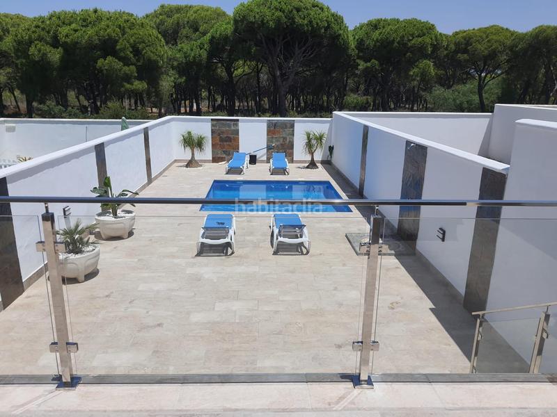 Foto aefa7c65-bf7e-4adb-8bd0-1053ea5ed137. Casa adossada amb piscina a La Barrosa Chiclana de la Frontera
