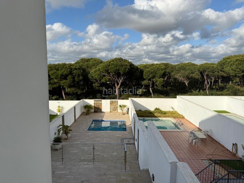Foto e4f98cbe-1b5f-4ac3-b14a-6e82c6472385. Casa adossada amb piscina a La Barrosa Chiclana de la Frontera