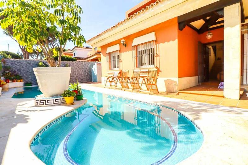 Foto e4646f7d-fa2e-43a0-bd3b-aa3cc52a2ad4. Chalet avec chauffage piscine dans La Barrosa Chiclana de la Frontera