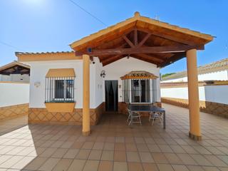 Chalet en Calle mar tirreno 14. A 800 metros de la playa de la barrosa, en la urbanizacin doa