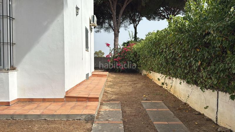 Foto 19db5fc2-7667-4954-abb6-8d4ecde63ae4. Casa pareada amplio chalet pareado coto la campa en Chiclana de la Frontera