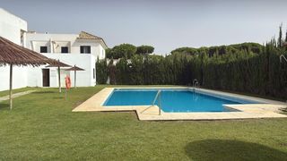 Casa aparellada a Las Lagunas - Campano. Amplio chalet pareado coto la campa
