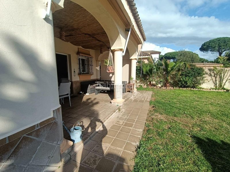 Foto 64507a22-d95e-475e-b910-8c54ad44ec89. Chalet with parking pool in Los Gallos Chiclana de la Frontera