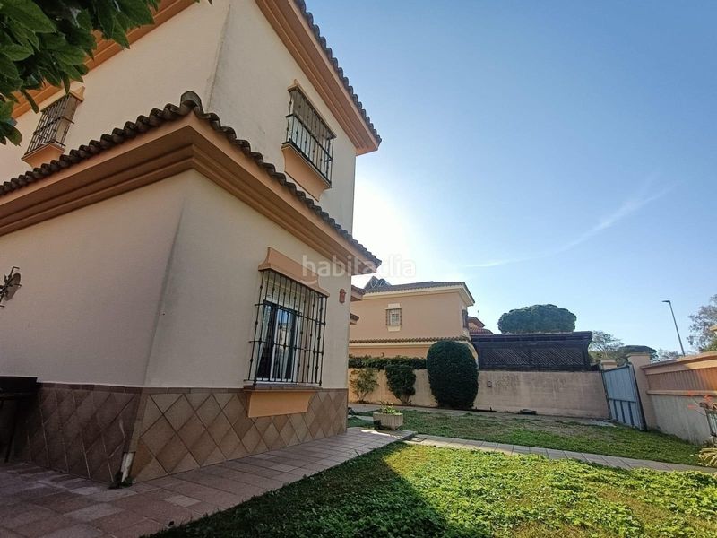 Foto 6adb6f9f-a670-4c9b-bdd6-7e6084706b58. Chalet with parking pool in Los Gallos Chiclana de la Frontera