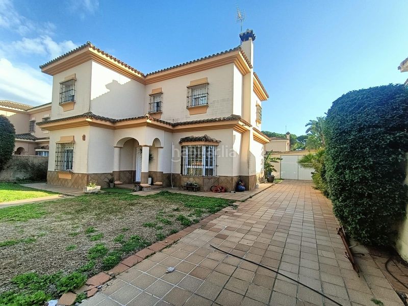 Foto 7d7c6242-8cb0-4671-8c57-c0e0ec9905b5. Chalet with parking pool in Los Gallos Chiclana de la Frontera