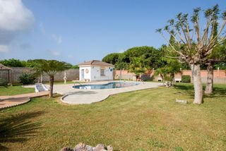 Chalet in Las Lagunas - Campano. Vivienda construida en una amplia parcela con espectaculares zon